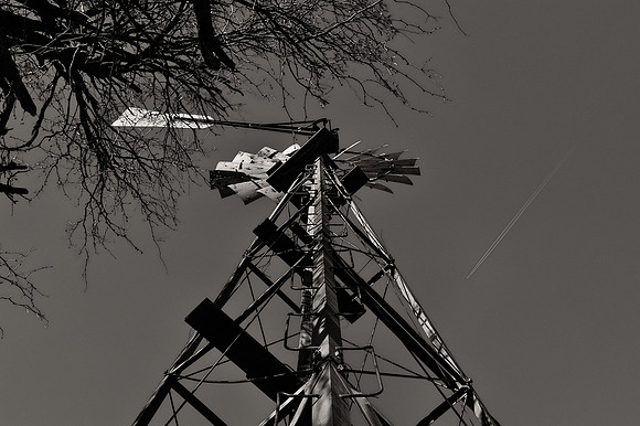 windmill contrail sky 20111229 05gs 3k